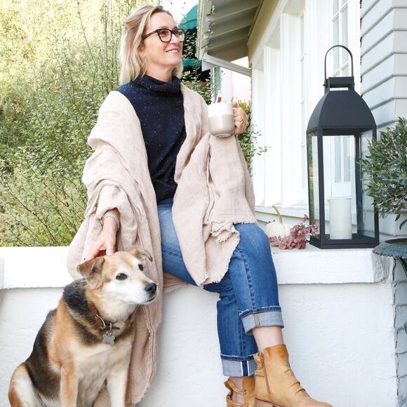 Pom Pom at Home Linen Oversized Throw Blanket Retails 279 Size 60” x 90” - Picture 3 of 4